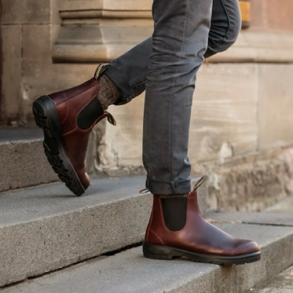 Blundstone Burgundy Chelsea Boots with Black Elastic